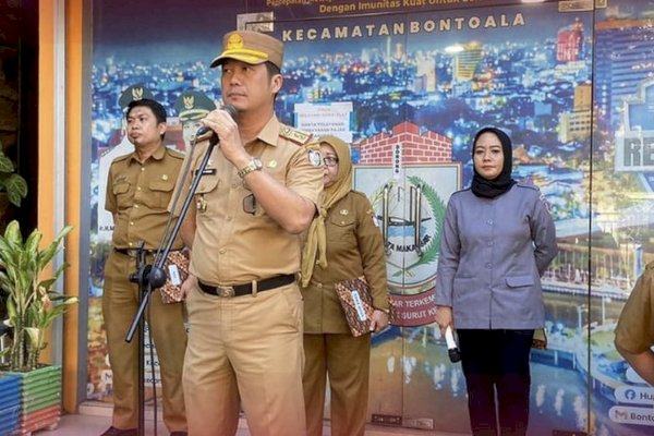 Pimpin Upacara Bendera, Ini Pesan Plt Camat Bontoala Kepada Seluruh Stafnya