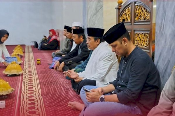 Sekcam Bontoala Hadiri Peringatan Maulid Nabi di Masjid Miftahul Nur Kelurahan Bunga Ejaya