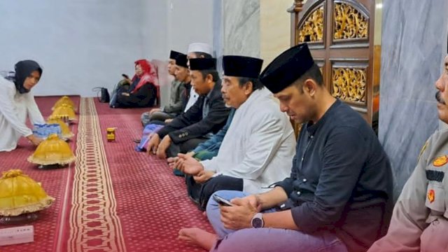 Sekcam Bontoala Hadiri Peringatan Maulid Nabi di Masjid Miftahul Nur Kelurahan Bunga Ejaya