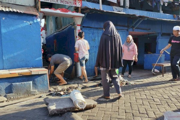 Lurah Bontoala Tua Gelar Kerja Bakti di Sepanjang Jlalan Kandea