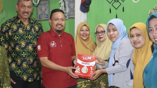 Kadis DKP Makassar Berikan Bantuan Anak Stunting