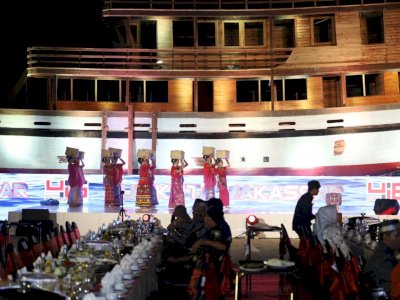 Gala Dinner HUT Makassar Bertabur Budaya, Berlatar Mahakarya Pinisi dan Tongkonan