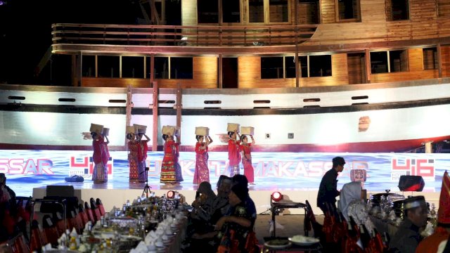 Gala Dinner HUT Makassar Bertabur Budaya, Berlatar Mahakarya Pinisi dan Tongkonan