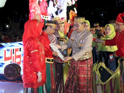 Berdedikasi, Pemkot Makassar Anugerahi Penghargaan Pegawai Teladan