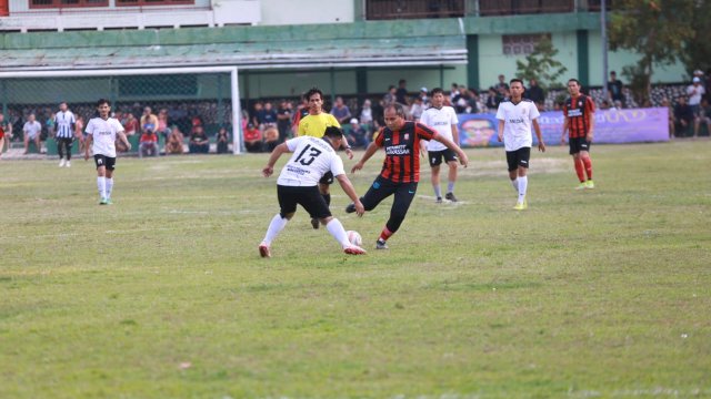 Dua Gol Danny Pomanto Jadi Penentu Kemenangan Big Match Pemkot Makassar vs Jurnalis