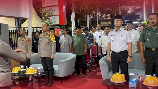 Bersama Plt. Camat Bontoala, Kapolres Makassar Lakukan Penandatangan Ikrar Dekralasi Damai Pemilu 2024