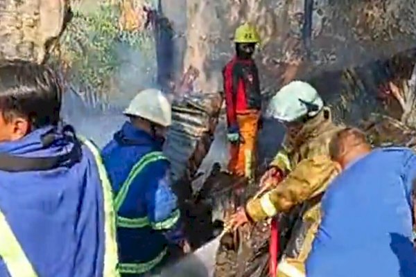 Damkar Makassar Padamkan Kebakaran di Jalan Abdullah Dg Sirua