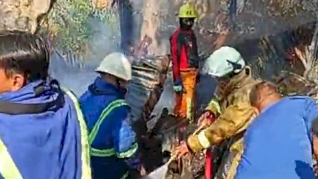 Damkar Makassar Padamkan Kebakaran di Jalan Abdullah Dg Sirua