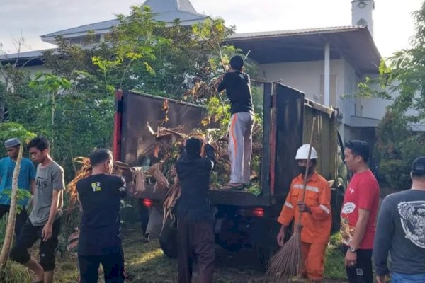 Warga Kelurahan Karampuang Gelar Sabtu Bersih di Masjid Sultan Alauddin