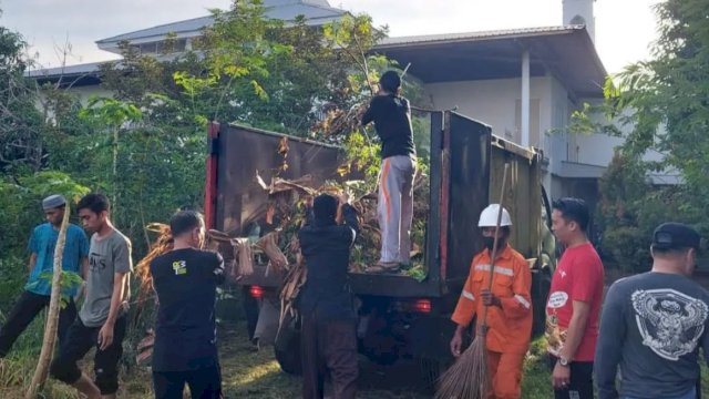 Warga Kelurahan Karampuang Gelar Sabtu Bersih di Masjid Sultan Alauddin