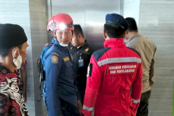 Korban Terjebak di Lift Unifa Apresiasi Respon Cepat Damkar Makassar Lakukan Aksi Penyelamatan