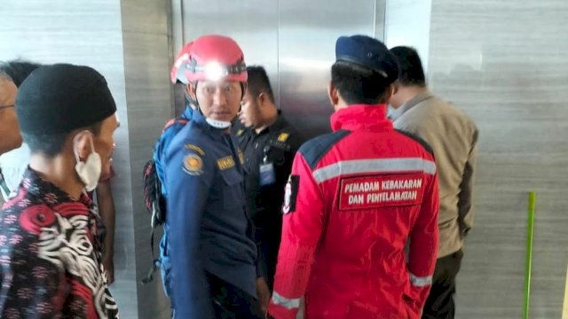 Korban Terjebak di Lift Unifa Apresiasi Respon Cepat Damkar Makassar Lakukan Aksi Penyelamatan