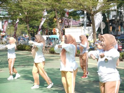 DWP Kota Makassar Memeriahkan HUT DWP ke-24 dengan Ikut Senam SKJ Serentak