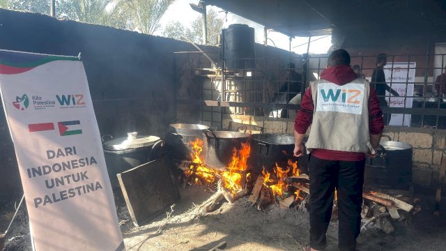 Dapur Umum KITA Palestina dan Laznas WIZ Bagikan Ribuan Porsi Makanan Siap Saji di Khan Yunis Gaza Selatan