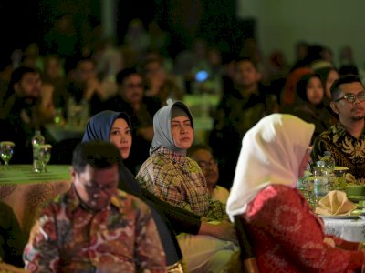 Ketua TP PKK Makassar Serahkan Penghargaan Wajib Pajak Berprestasi di Tax Award 2023