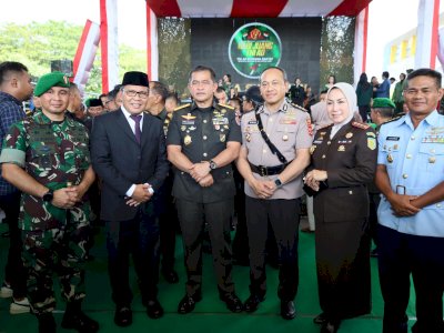 Danny Pomanto Serahkan Penghargaan dan Sembako pada Upacara Peringatan Hari Juang TNI AD