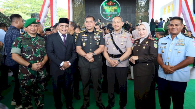 Danny Pomanto Serahkan Penghargaan dan Sembako pada Upacara Peringatan Hari Juang TNI AD