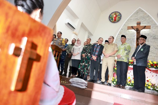 Danny Pomanto dan Pj Gubernur Pantau Pengamanan Malam Natal di Dua Gereja