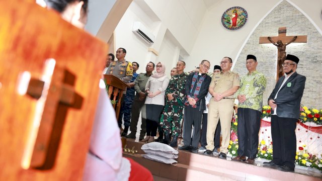 Danny Pomanto dan Pj Gubernur Pantau Pengamanan Malam Natal di Dua Gereja