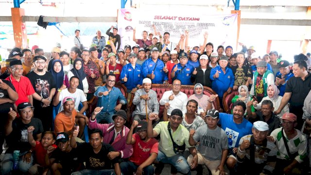 Ketua TP PKK dan Walikota Makassar Potong Tumpeng Resmikan Renovasi TPI Poetere