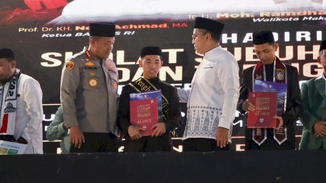 Perkuat Keimanan Umat, Pemkot Makassar Wisuda 100 Tahfidz