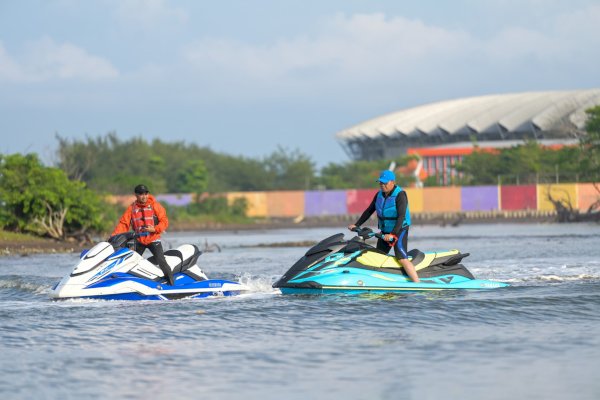 Akhir Pekan! Danny Kendarai Jetski dan Santap Hidangan Olahan Ikan di Kampung Nelayan Barombong