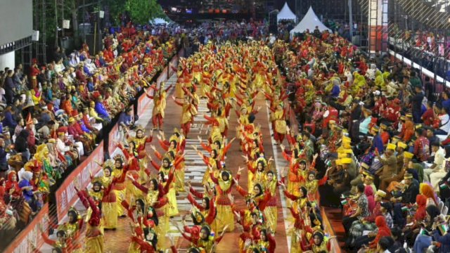 Kompak Gunakan Baju Adat, Kecamatan Ujung Pandang Ikut Ramaukan Karnaval Budaya