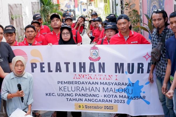 Lurah Maloku Adakan Pelatihan Mural Bagi Milenial