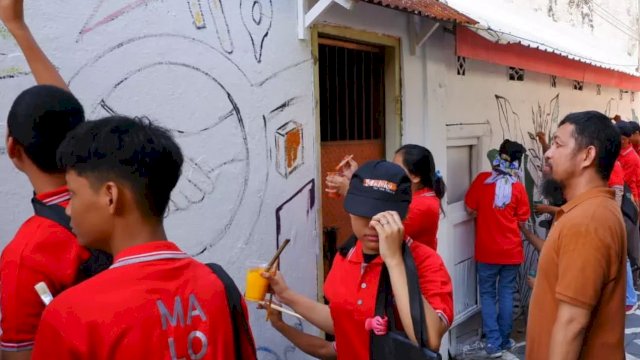 Pelatihan Mural Kelurahan Maloku di Lorong Wisata Kopenhagen