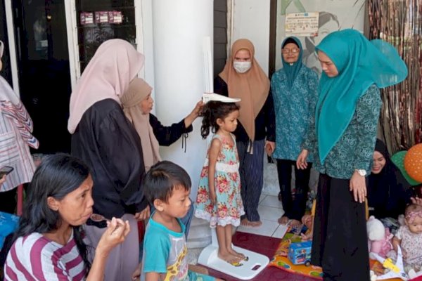 Ketua TP PKK Kelurahan Losari Tinjau Pelaksanaan Posyandu