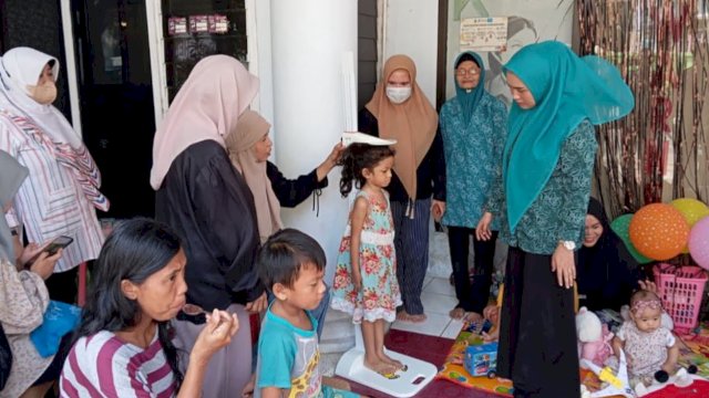 Ketua TP PKK Kelurahan Losari Tinjau Pelaksanaan Posyandu