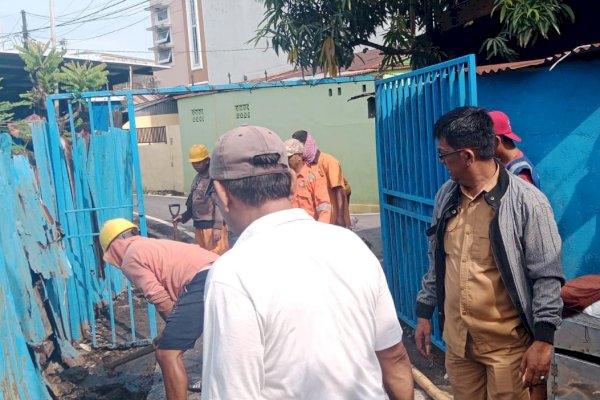 Satgas Drainase Kecamatan Makassar Lakukan Pembersihan di Bara-barayya Utara