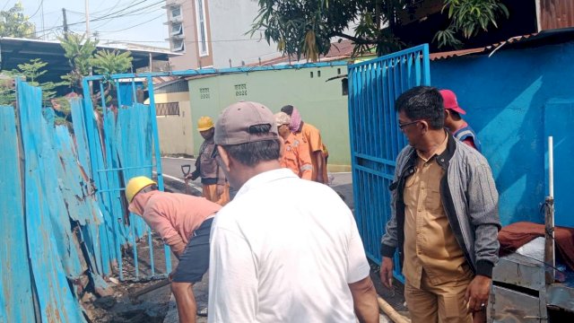 Satgas Drainase Kecamatan Makassar Lakukan Pembersihan di Bara-barayya Utara