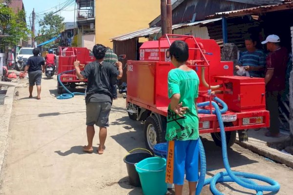 Kelurahan Bara-baraya Utara Salurkan Bantuan Air Bersih Bagi Warga