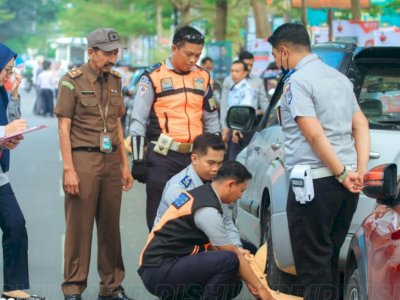 Tindak Lanjut Aduan Warga, Dishub Makassar Gembok Puluhan Kendaraan di Samping RSUD Labuang Baji