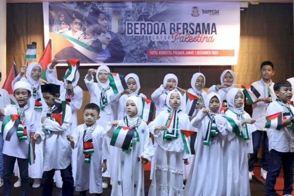 Bersama Anak Panti Asuhan, DWP Bappeda Makassar Gelar Doa Untuk Palestina