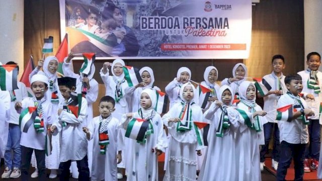 Bersama Anak Panti Asuhan, DWP Bappeda Makassar Gelar Doa Untuk Palestina