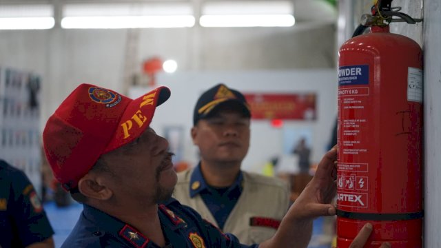 Damkar Makassar Tinjau Sistem Proteksi Kebakaran Gudang Logistik Pemilu