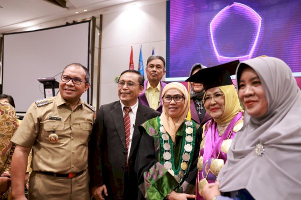 Danny Hadiri dan Ucap Selamat Atas Pengukuhan Guru Besar Apiaty Amin Syam