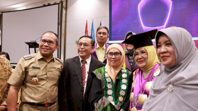 Danny Hadiri dan Ucap Selamat Atas Pengukuhan Guru Besar Apiaty Amin Syam