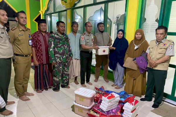 BPBD Makassar Serahkan Bantuan Korban Banjir di Kecamatan Manggala