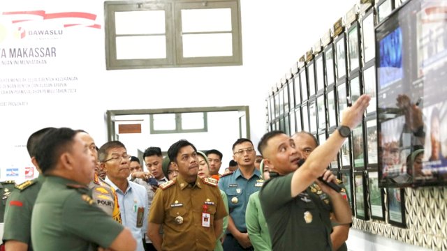 PJ Sekda Dampingi Pangdam XIV Hasanuddin Lakukan Kunjungan Kerja di War Room Kodim 1408/Makassar