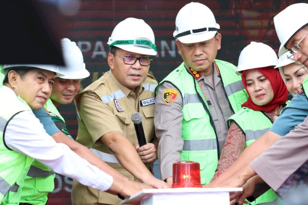 Bersama Forkopimda, Wali Kota Danny Lakukan Ground Breaking Revitalisasi Kawasan Olahraga Lapangan Karebosi