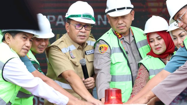 Bersama Forkopimda, Wali Kota Danny Lakukan Ground Breaking Revitalisasi Kawasan Olahraga Lapangan Karebosi