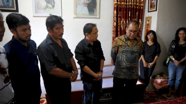 Danny Kunjungi Dua Rumah Duka Petugas KPPS dan Beri Dukungan kepada Keluarga