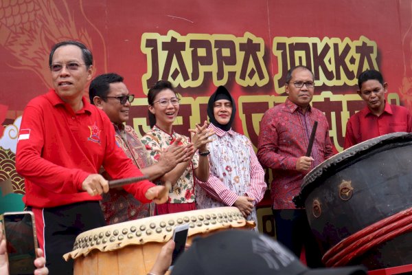 Ketua TP PKK dan Wali Kota Makassar Tabuh Gendang Buka Karnaval Budaya Jappa Jokka Cap Go Meh 2024