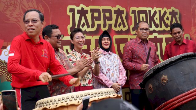 Ketua TP PKK dan Wali Kota Makassar Tabuh Gendang Buka Karnaval Budaya Jappa Jokka Cap Go Meh 2024