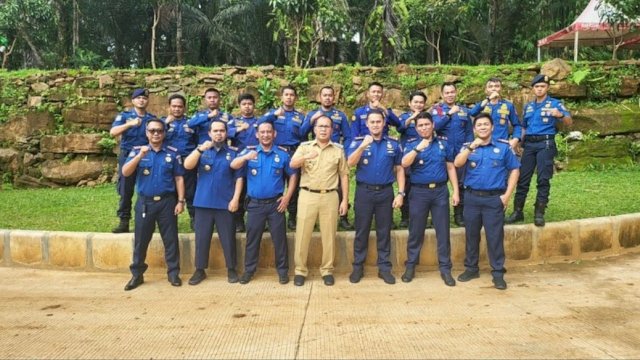 Danny Titipkan Semangat Juara kepada Damkar Makassar pada HUT Damkar ke-105 di Surabaya