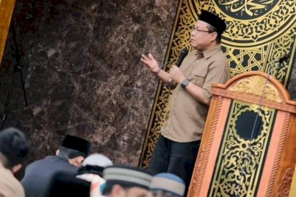 Safari Ramadhan, Sekwan DPRD Serahkan Dana Hibah Pemkot Makassar di Masjid Jannatul Firdaus