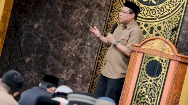 Safari Ramadhan, Sekwan DPRD Serahkan Dana Hibah Pemkot Makassar di Masjid Jannatul Firdaus